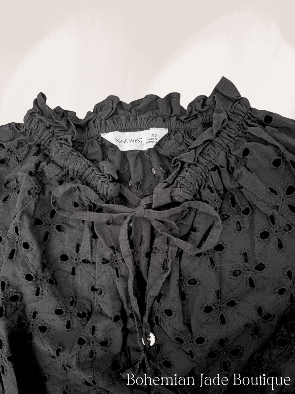 Nine West Ruffle Collar Eyelet Blouse Women’s XS Black Long Sleeve Button Front - Picture 4 of 7